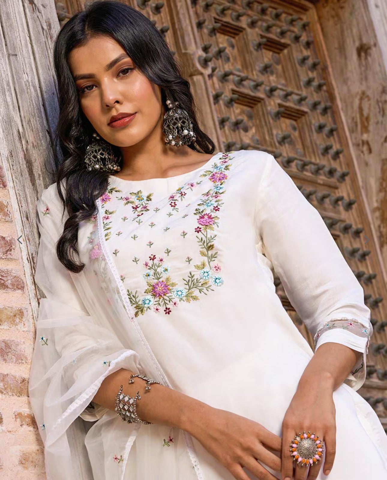 Women New Embroidered Kurta set