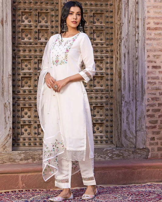 Women New Embroidered Kurta set