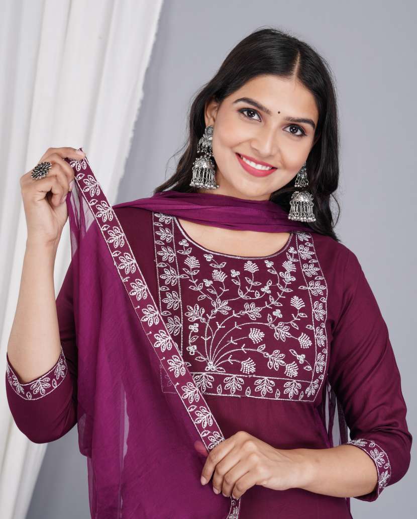 Women Fully Ebriodered kurta set