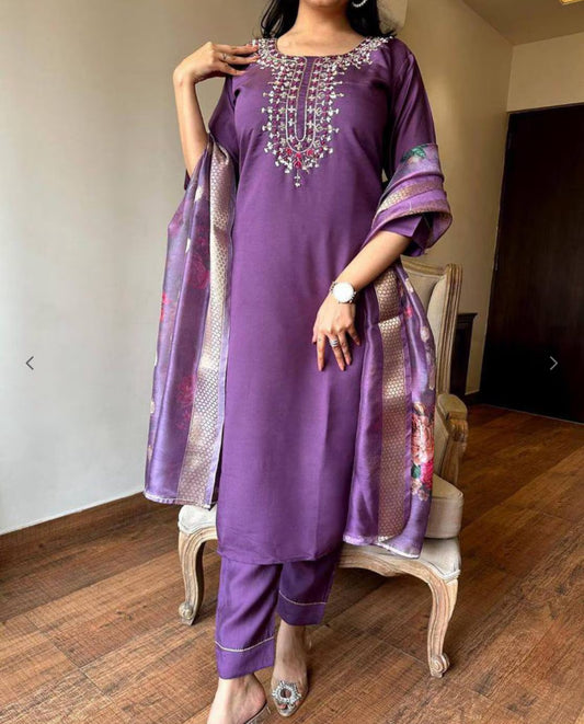 Embroidered Viscose Chanderi Kurta Set