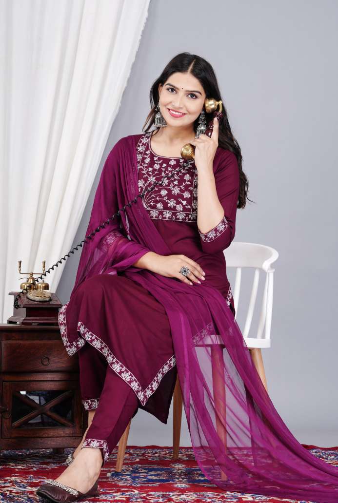 Women Fully Ebriodered kurta set