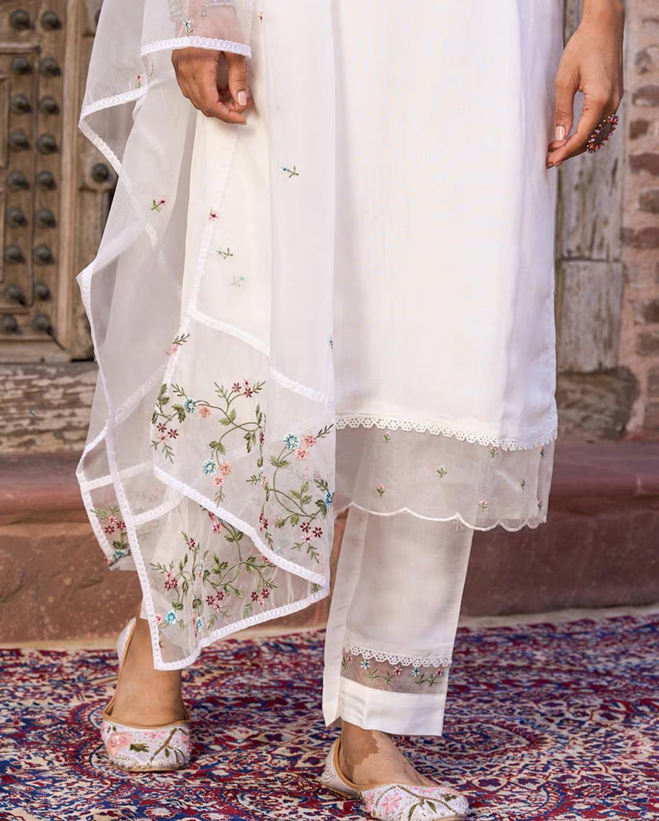 Women New Embroidered Kurta set
