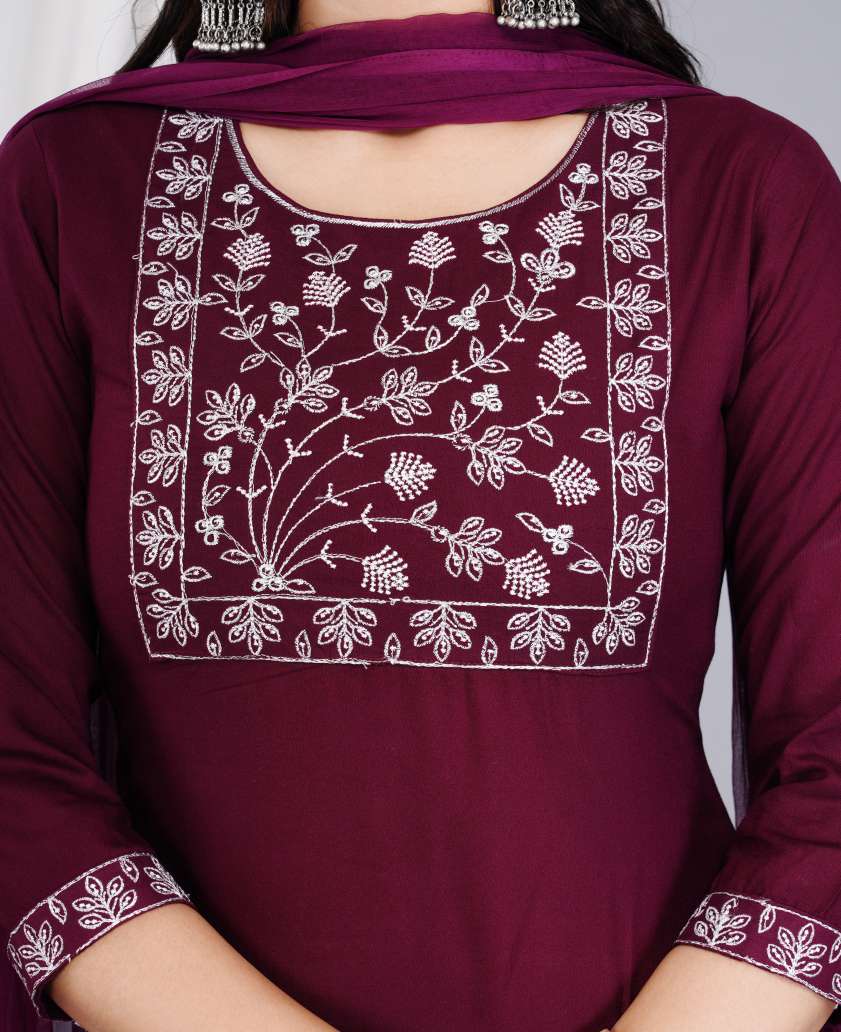 Women Fully Ebriodered kurta set