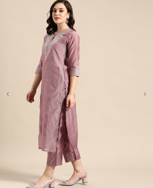 Women Mauve Zari Yoke Design Chanderi Silk Kurta with Trousers & Dupatta