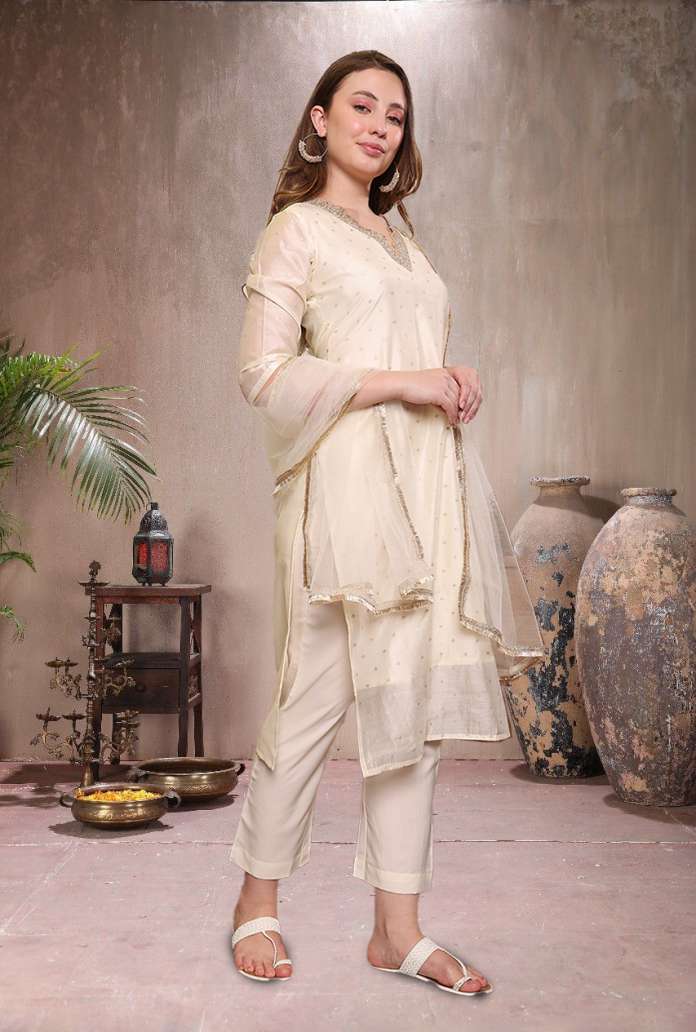 Women New Embroidered Kurta set(White)
