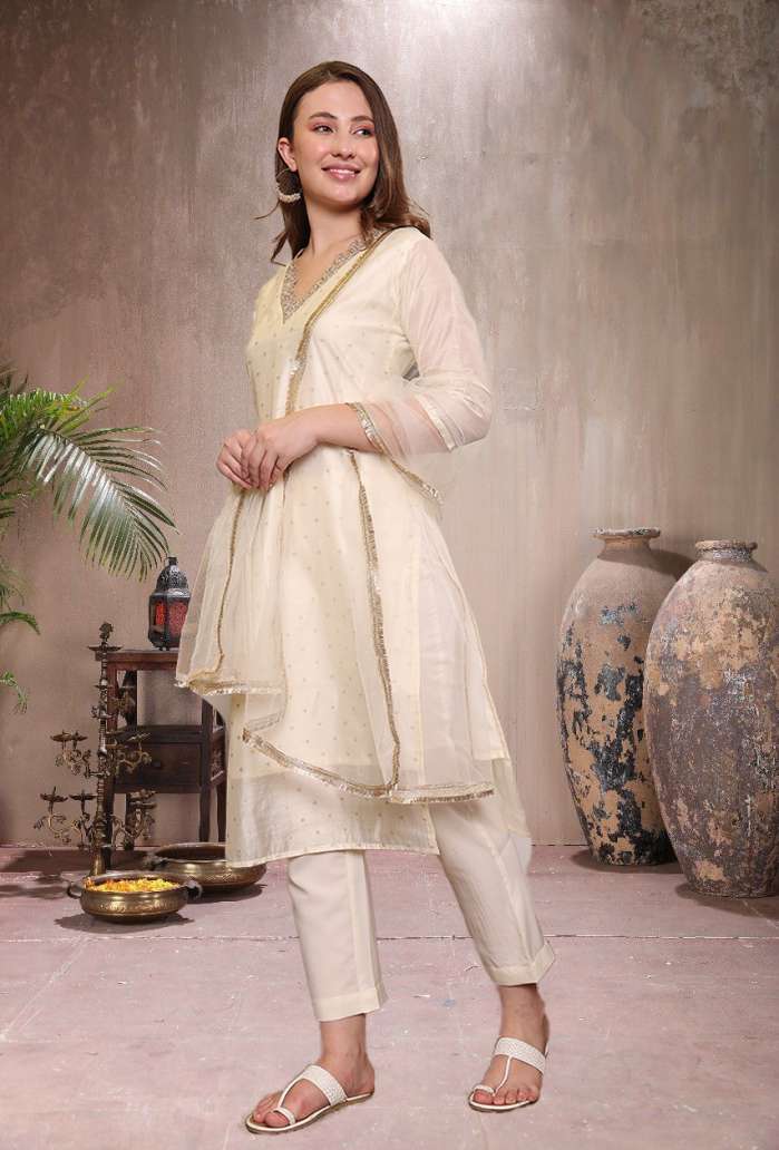 Women New Embroidered Kurta set(White)