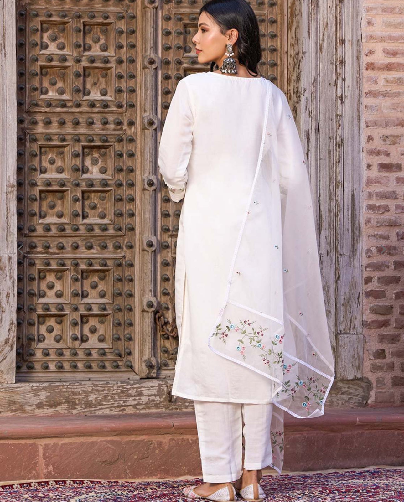 Women New Embroidered Kurta set