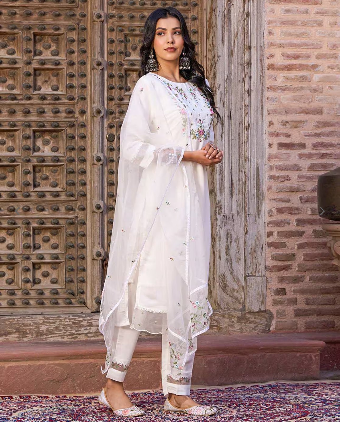 Women New Embroidered Kurta set