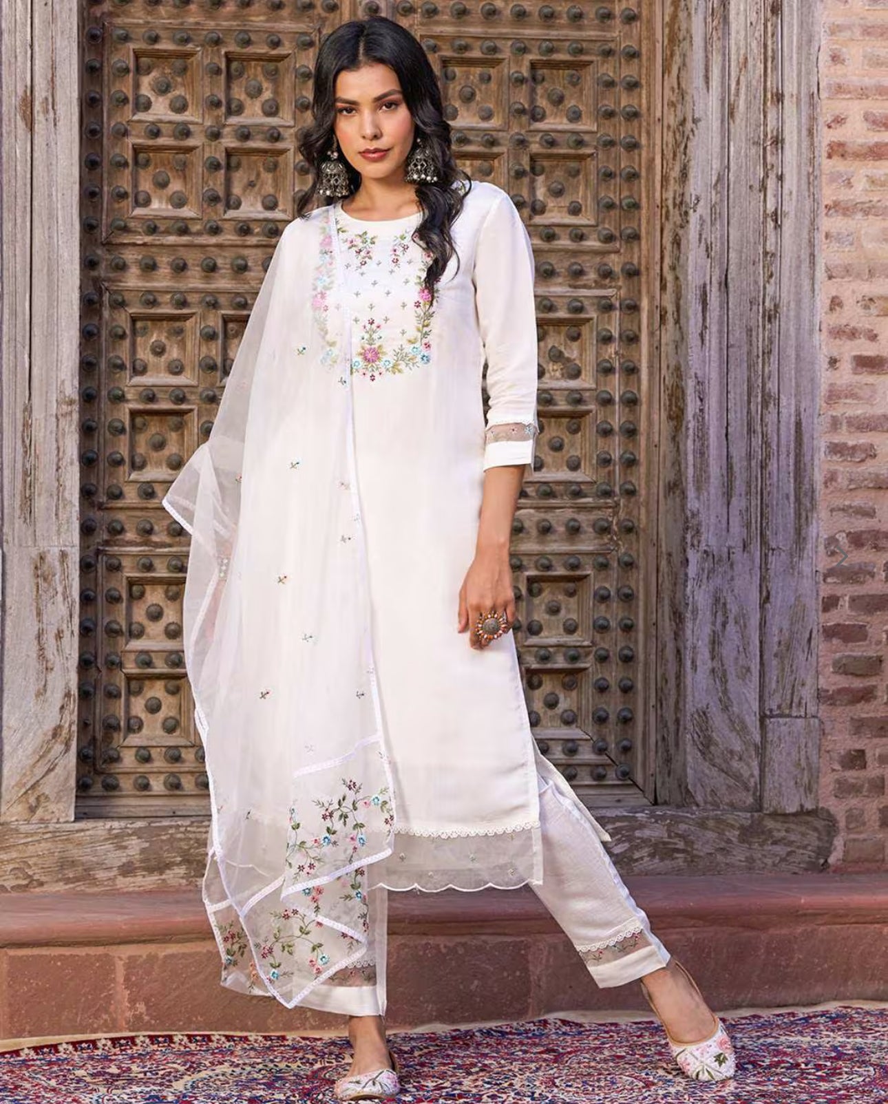 Women New Embroidered Kurta set
